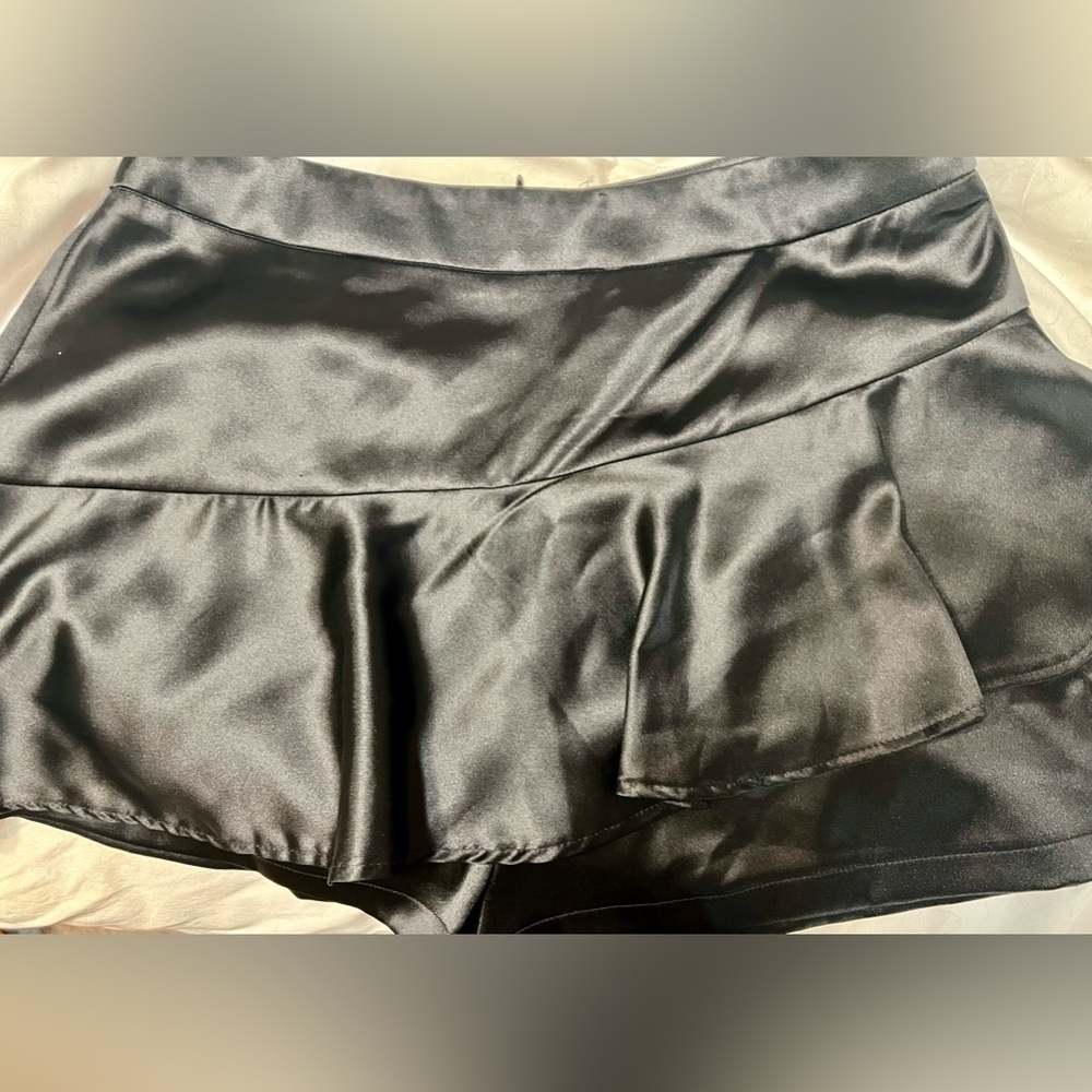 NWT satin mini skort Large